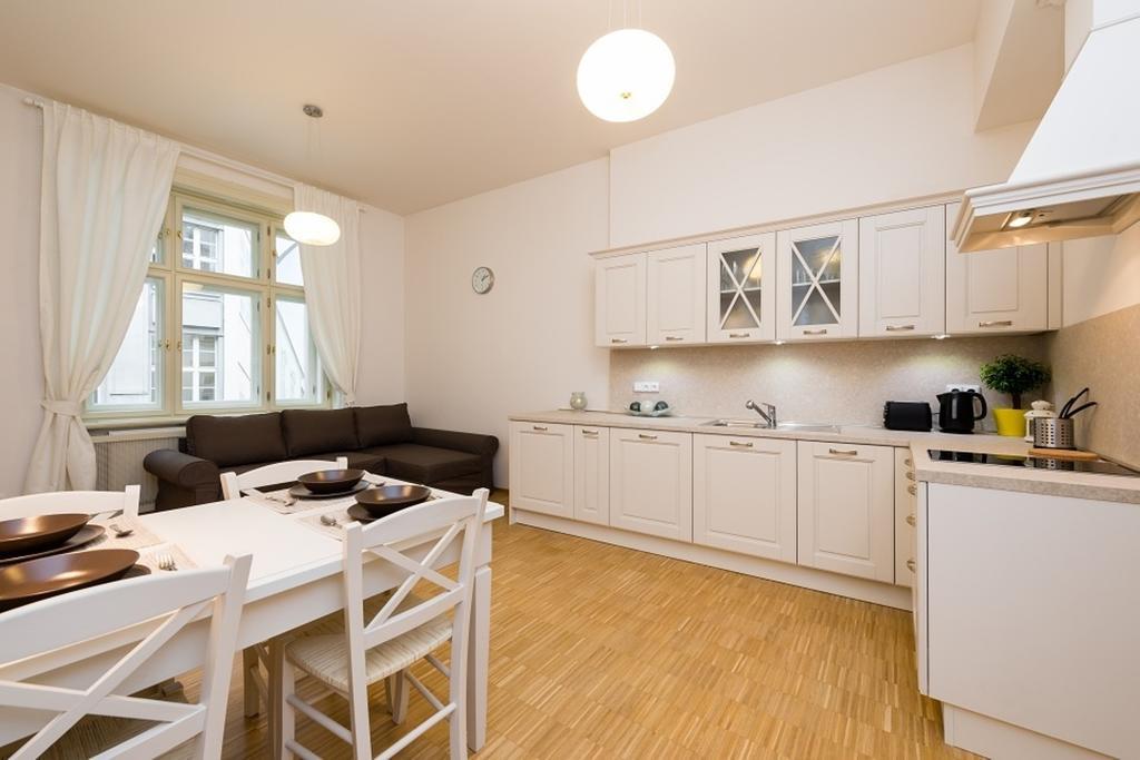 Modern Apartment Charvatova Prag Exteriör bild