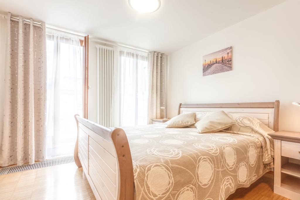 Modern Apartment Charvatova Prag Exteriör bild