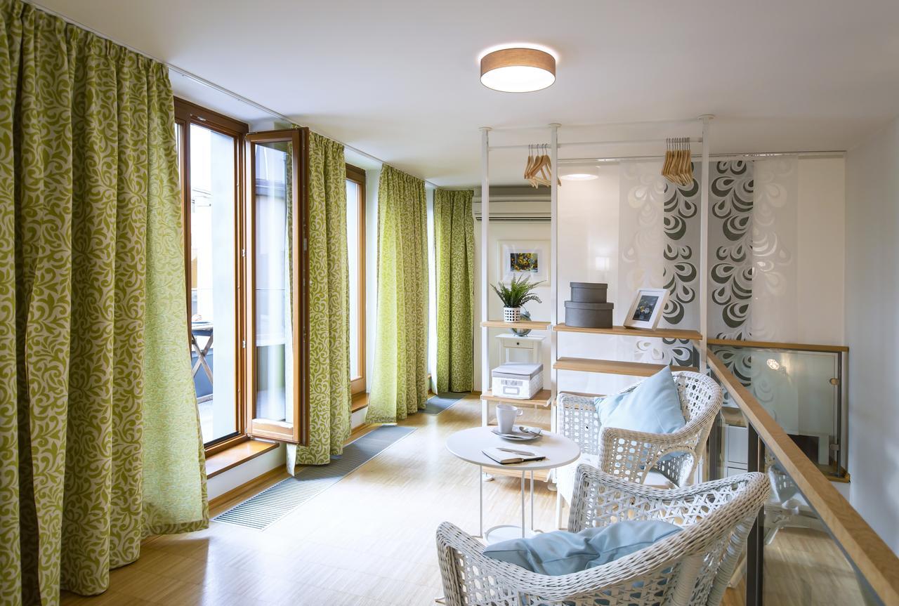 Modern Apartment Charvatova Prag Exteriör bild