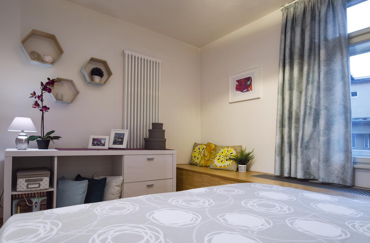 Modern Apartment Charvatova Prag Exteriör bild