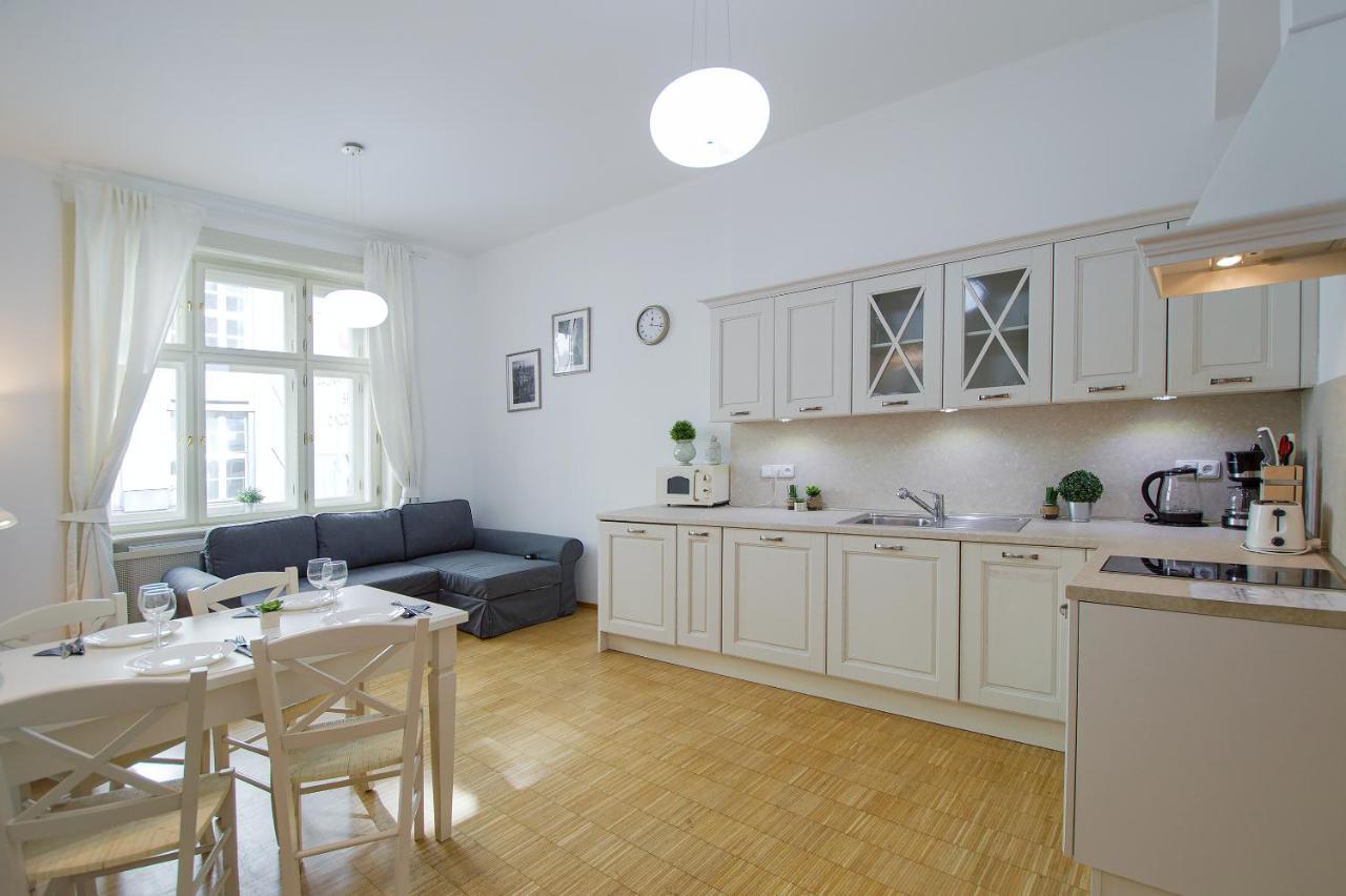 Modern Apartment Charvatova Prag Exteriör bild