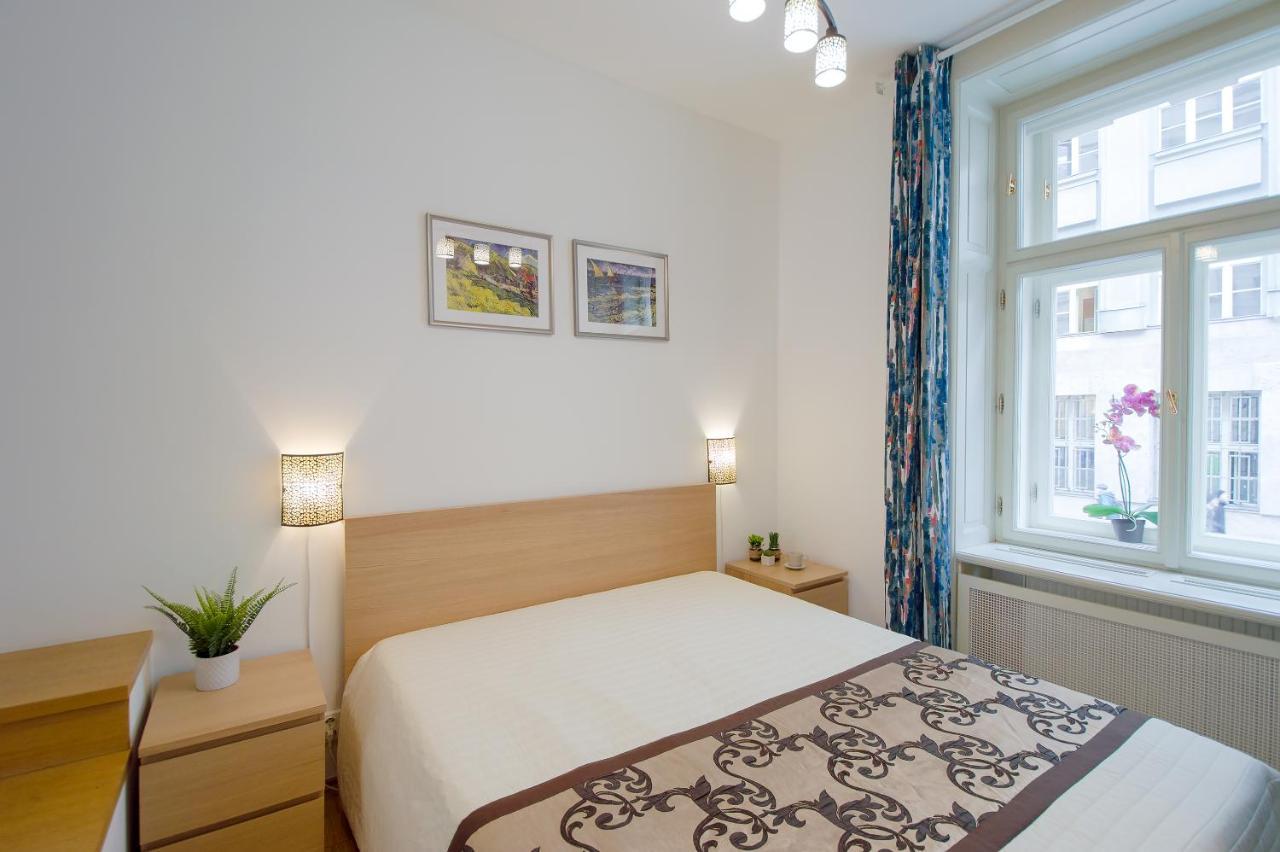Modern Apartment Charvatova Prag Exteriör bild